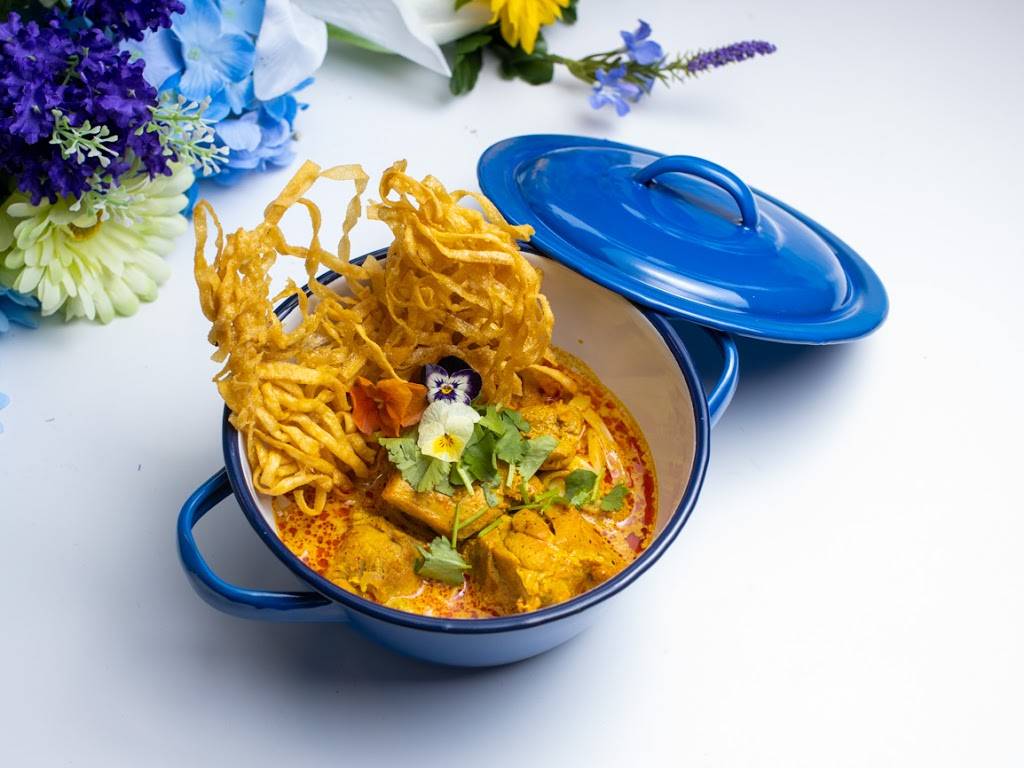 Le Moon Thai Eatery | restaurant | 2380 Lombard St, San Francisco, CA 94123, USA | 4159221599 OR +1 415-922-1599