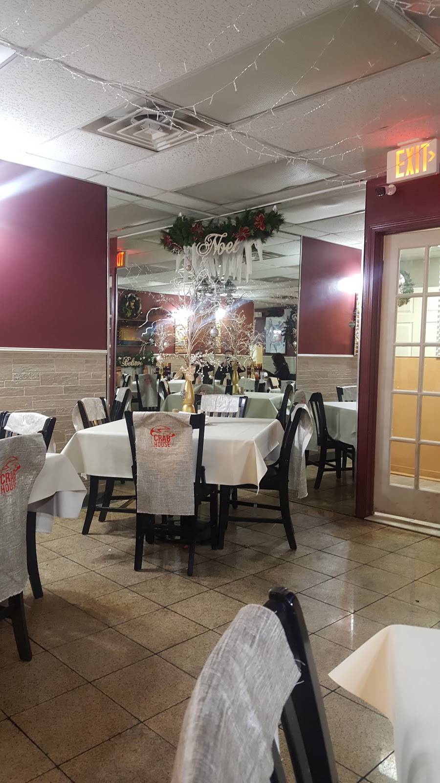 Crab House | restaurant | 19721 W Seven Mile Rd, Detroit, MI 48219, USA | 3135351400 OR +1 313-535-1400