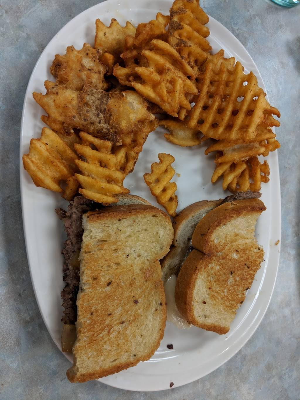 Friendlys | restaurant | 106 Neshaminy Rd, Cornwells Heights, PA 19020, USA | 2153572743 OR +1 215-357-2743