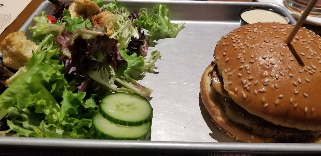 Von Ebert Brewing Glendoveer | restaurant | 14021 NE Glisan St, Portland, OR 97230, USA | 5038788708 OR +1 503-878-8708