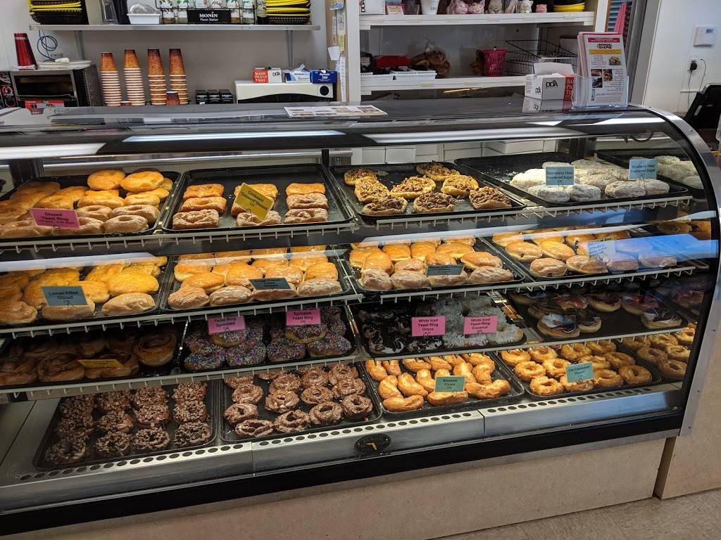 Yummies Donuts & BBQ | bakery | 2001 S Tamiami Trail, Venice, FL 34293, USA | 9414937170 OR +1 941-493-7170