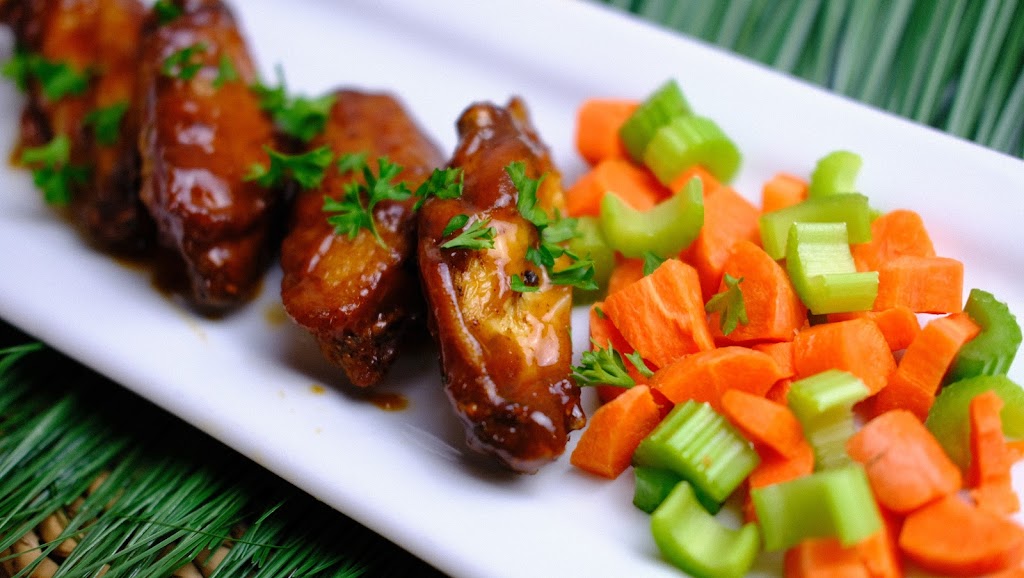 Taste of Innova Wings + Greens | restaurant | 1220 Waterway Blvd Stall 8, Indianapolis, IN 46202, USA | 7654000929 OR +1 765-400-0929