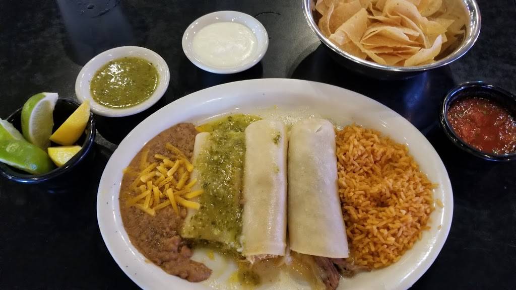 Dos Leones | restaurant | 2208 TX-16, Graham, TX 76450, USA | 9405493663 OR +1 940-549-3663