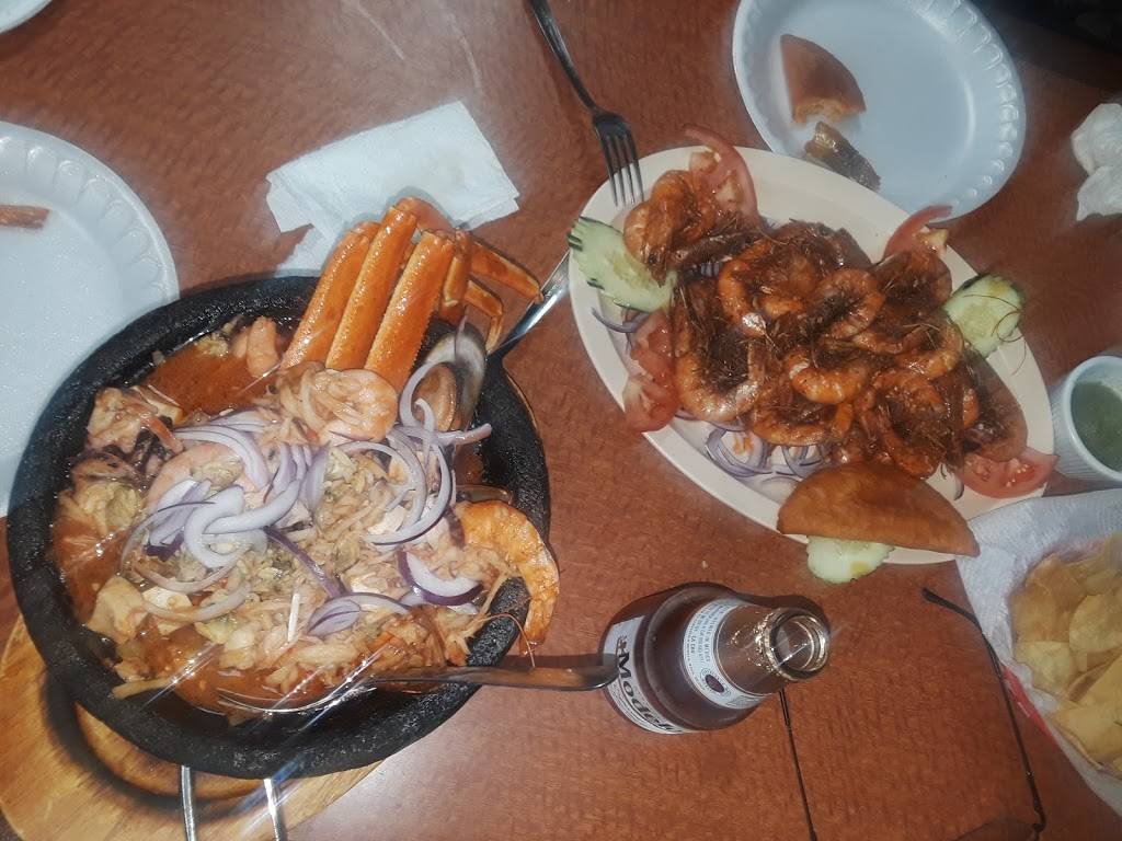 Las Islas Marias | restaurant | 2632 E Lake Mead Blvd, North Las Vegas, NV 89030, USA | 7026335357 OR +1 702-633-5357