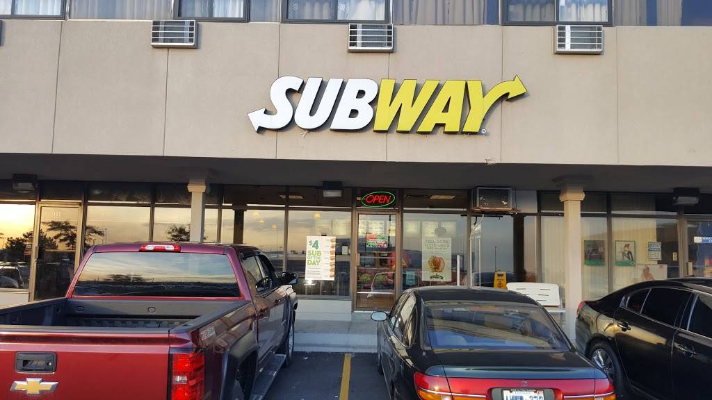 Subway | meal takeaway | 6465 Airport Rd, Mississauga, ON L4V 1R8, Canada | 9052939696 OR +1 905-293-9696