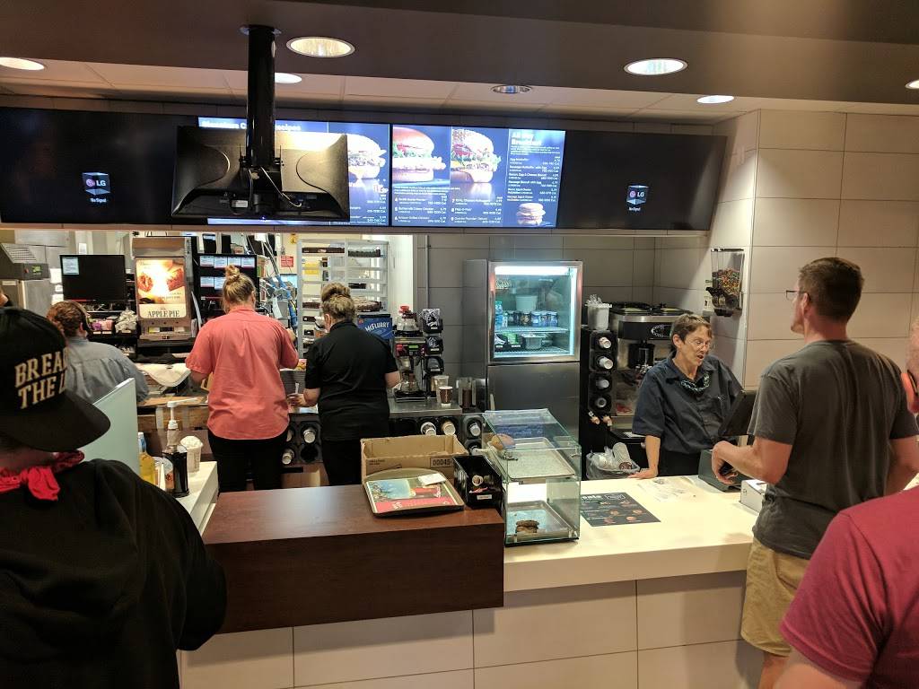 McDonalds | cafe | 200 Given Dr, Flora, IL 62839, USA | 6186625555 OR +1 618-662-5555