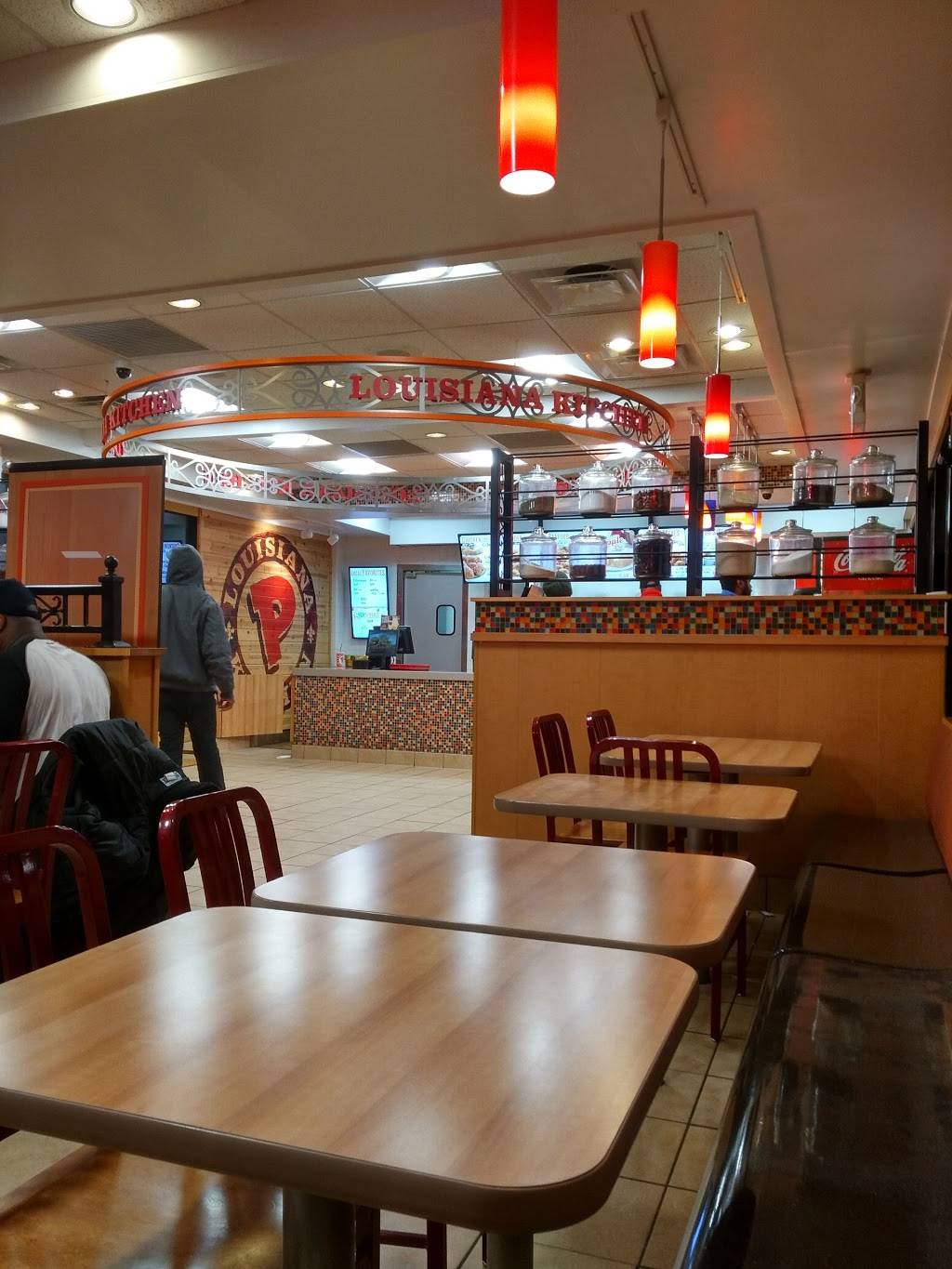 Popeyes Louisiana Kitchen | restaurant | 7711 Annapolis Rd, Lanham, MD 20706, USA | 3014592228 OR +1 301-459-2228