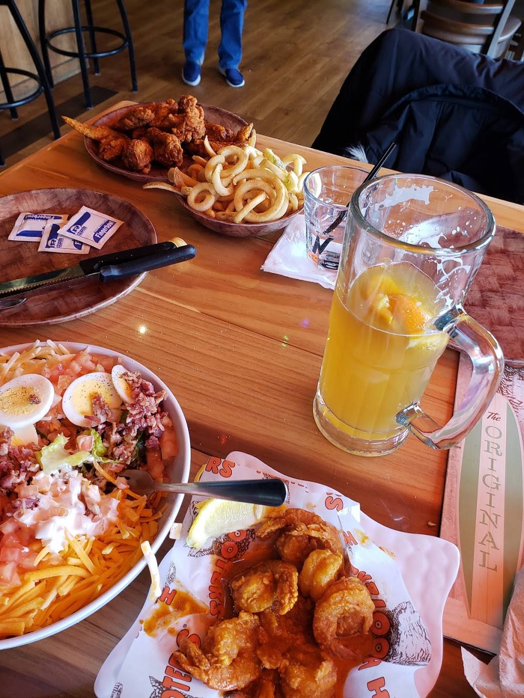 Hooters | restaurant | 5670 Northridge Dr, Gurnee, IL 60031, USA | 8473601672 OR +1 847-360-1672