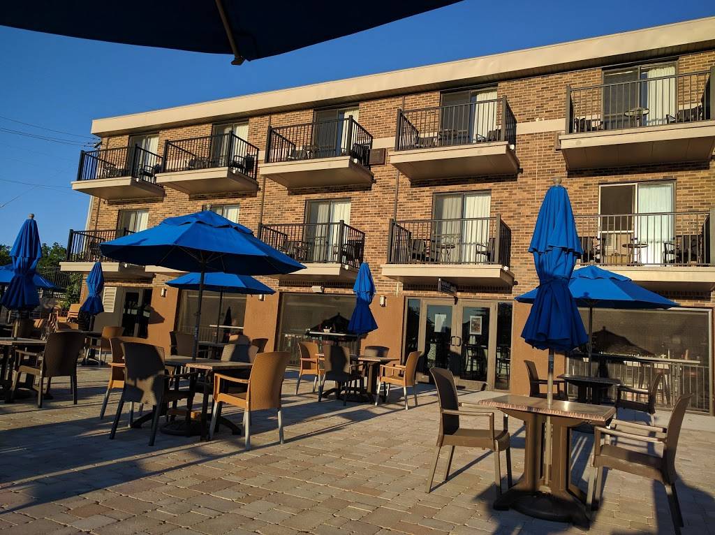 Wave Bar and Grille | restaurant | 3309 N Chapel Hill Rd, Johnsburg, IL 60051, USA | 8156796543 OR +1 815-679-6543