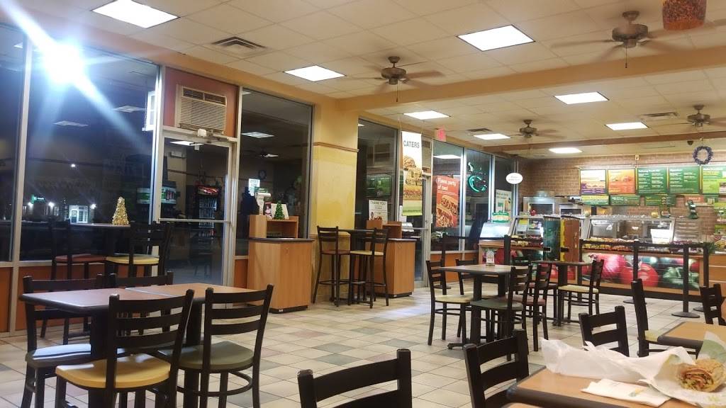 Subway | restaurant | 2 Ray Ave, Fitchburg, MA 01420, USA | 9783450138 OR +1 978-345-0138