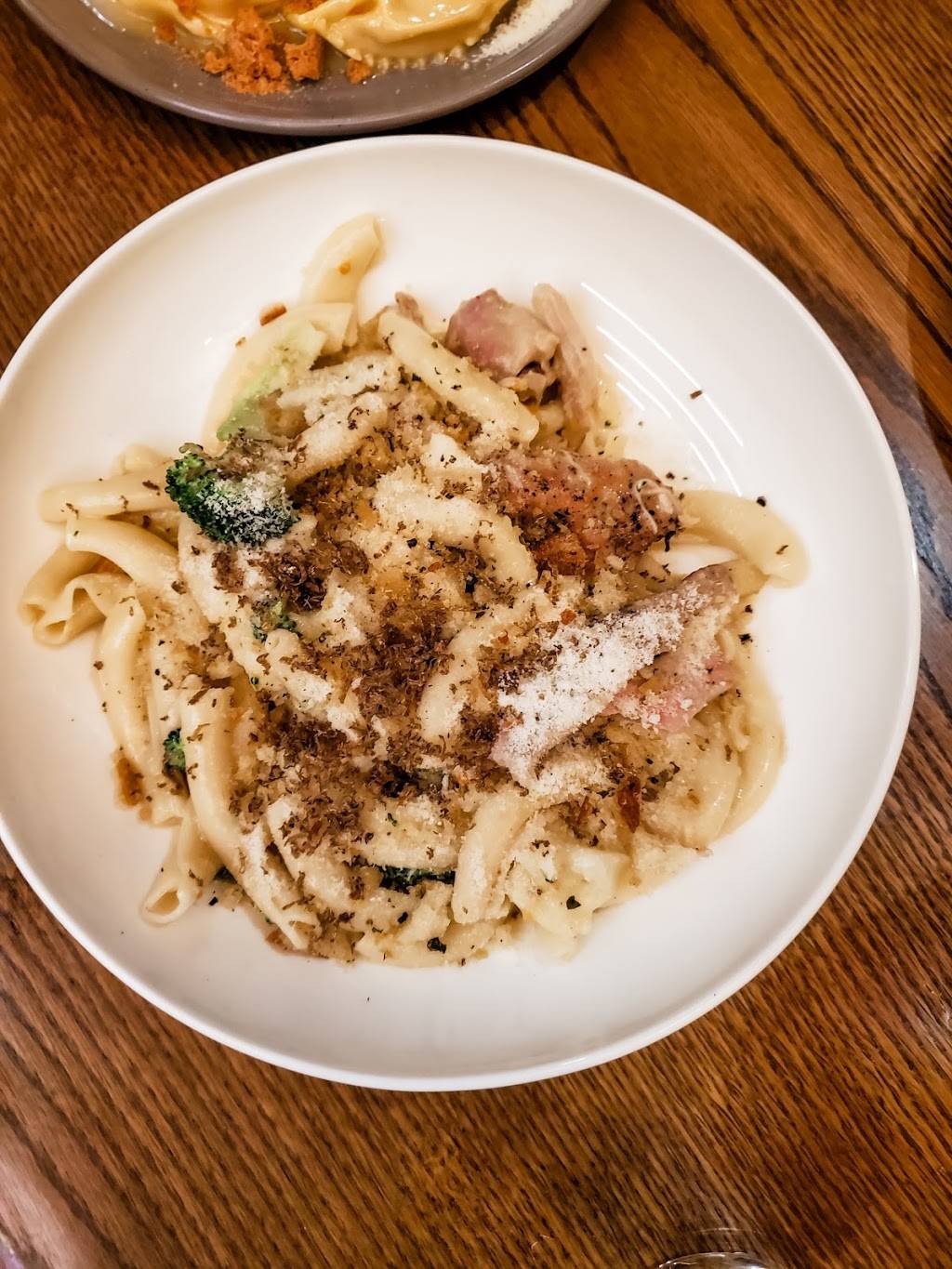 Giusto | restaurant | 4 Commercial Wharf, Newport, RI 02840, USA | 4013247400 OR +1 401-324-7400