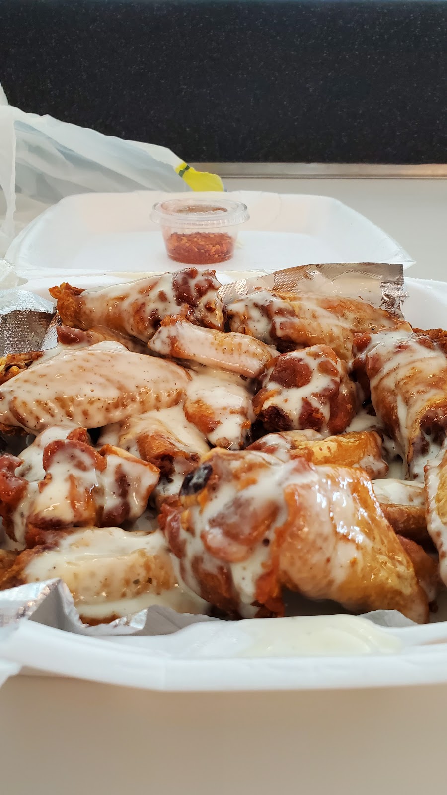 Big Shot Bobs House of Wings | restaurant | 4766 Liberty Ave, Pittsburgh, PA 15224, USA | 4129043432 OR +1 412-904-3432