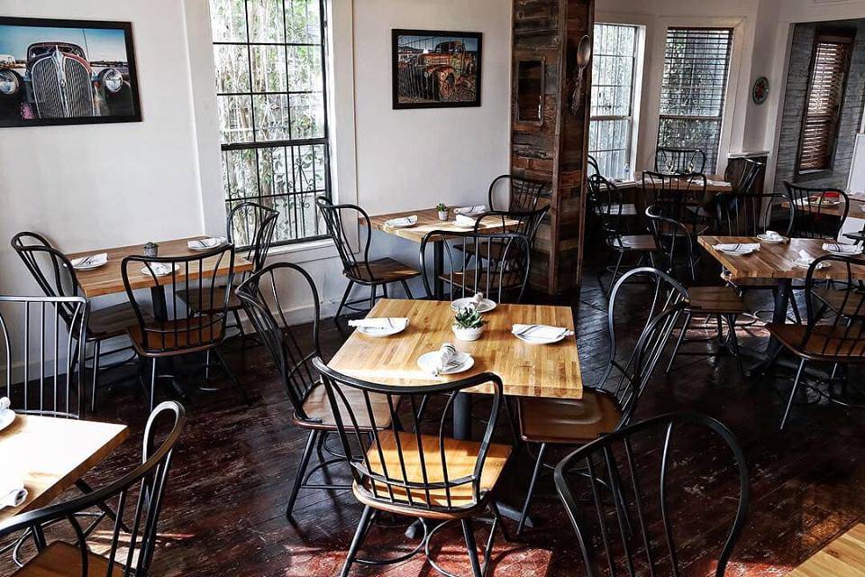 Eastside Kitchenette | restaurant | 2119, I-35, San Antonio, TX 78208, USA | 2105072568 OR +1 210-507-2568