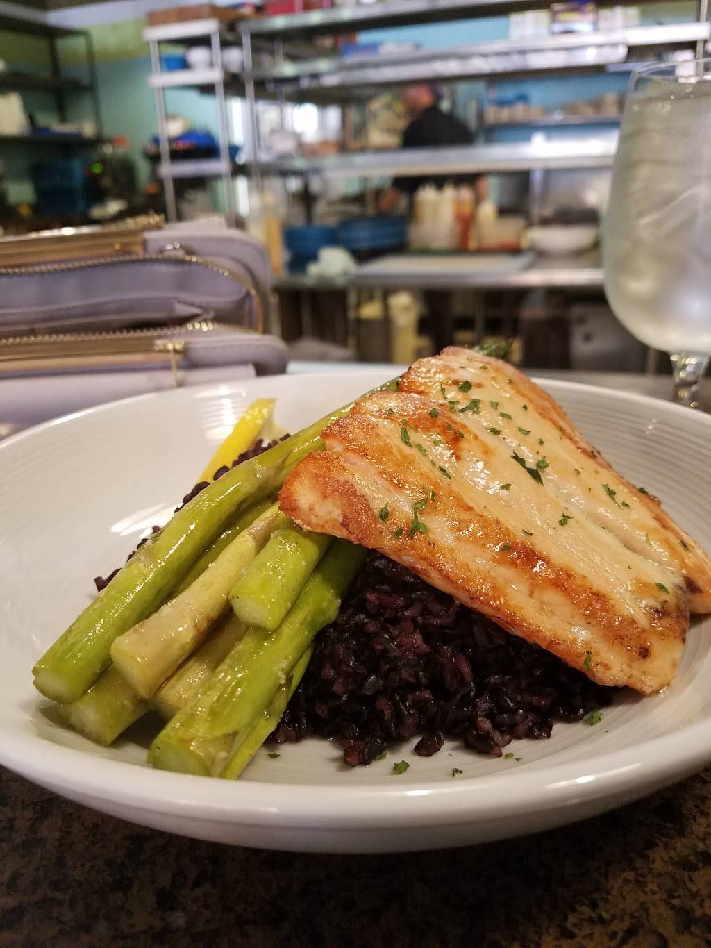 Le Bistro | restaurant | 905 3rd Ave, Huntington, WV 25701, USA | 3045232012 OR +1 304-523-2012