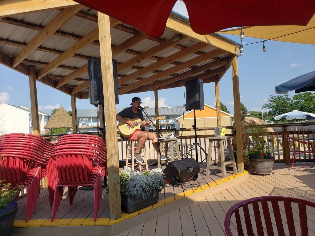 Docks Beach House Restaurant | restaurant | 252 W Lakeshore Dr, Port Clinton, OH 43452, USA | 4197326609 OR +1 419-732-6609