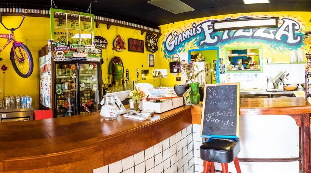 Giannis Pizza | restaurant | 3910 Vista Way #108, Oceanside, CA 92056, USA | 7607242670 OR +1 760-724-2670