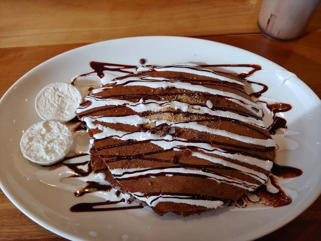 Chips Family Restaurant | restaurant | 321 Boston Post Rd, Orange, CT 06477, USA | 2037955065 OR +1 203-795-5065