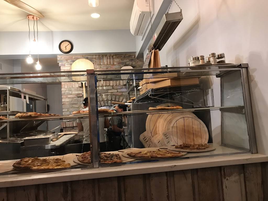 Pizza Den | restaurant | 242 Nassau St, Princeton, NJ 08542, USA | 6096838900 OR +1 609-683-8900