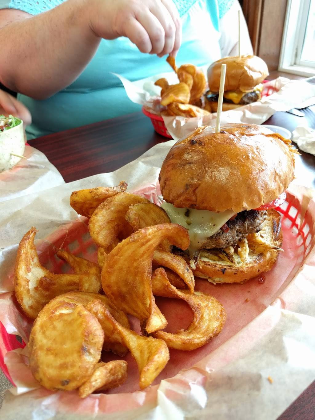 Mandezs Seafood Bar & Grill | restaurant | 110 Doucet Rd, Lafayette, LA 70503, USA | 3377693917 OR +1 337-769-3917