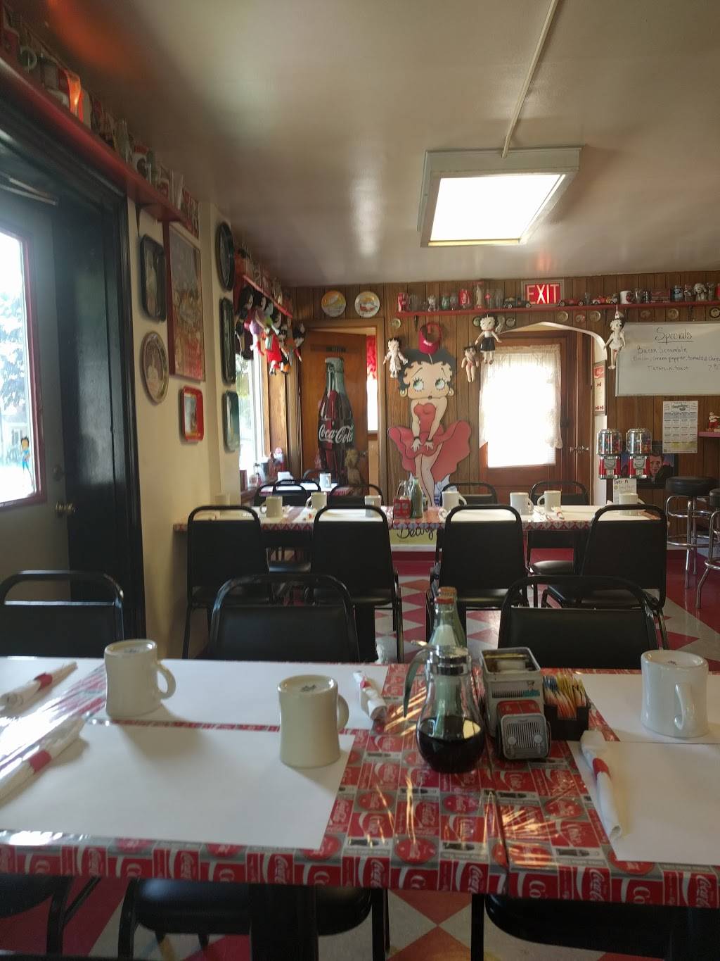 Fussy Feebies | restaurant | 153 E Main St, Campbellsport, WI 53010, USA | 9205333640 OR +1 920-533-3640