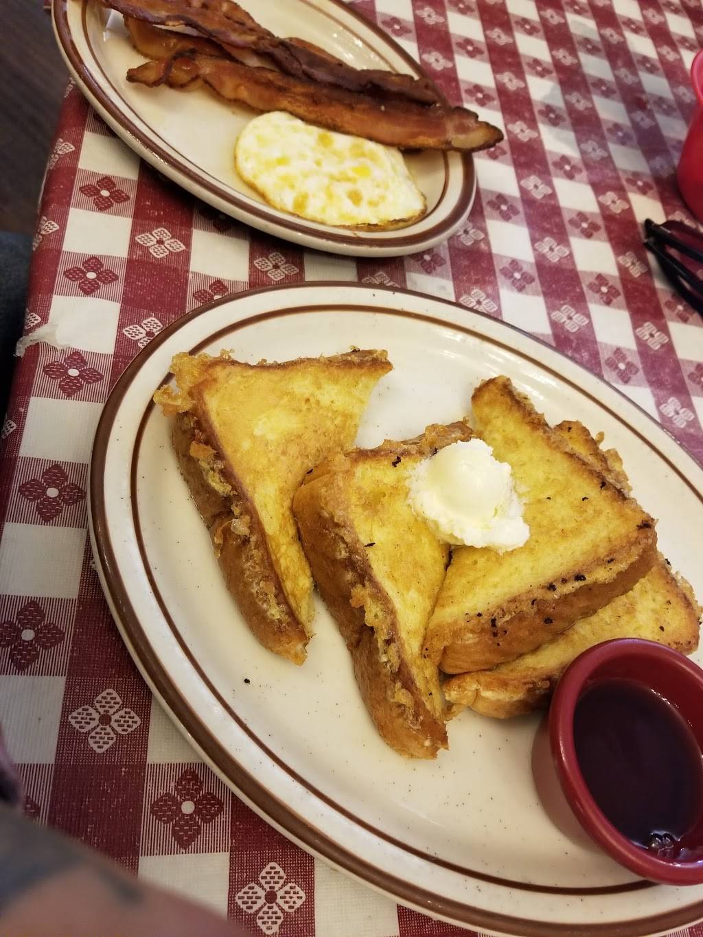 The Train Depot | restaurant | 3045 E Ashlan Ave, Fresno, CA 93726, USA | 5594421401 OR +1 559-442-1401