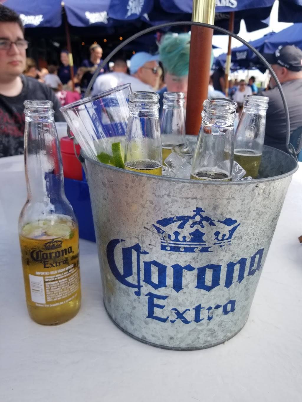 The Wharf | restaurant | 708 W Burk Ave, Wildwood, NJ 08260, USA | 6095226336 OR +1 609-522-6336