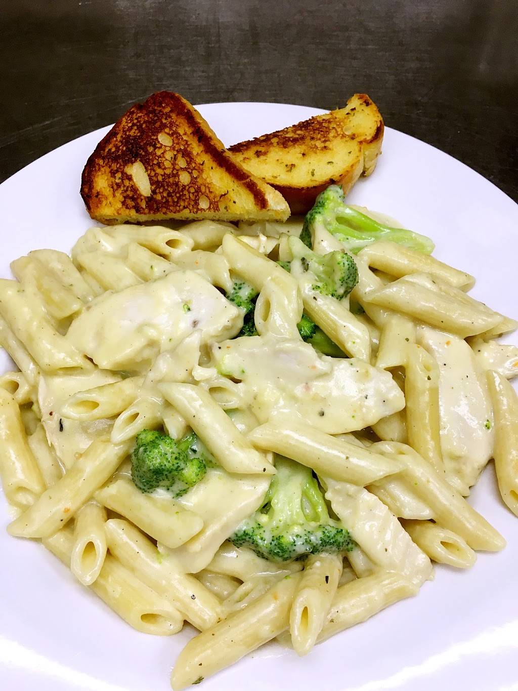 The Shire | restaurant | 385 Queensway West, Simcoe, ON N3Y 2M9, Canada | 5194293300 OR +1 519-429-3300