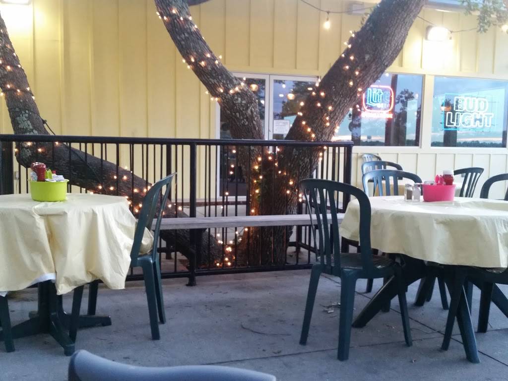 Blow fly inn | restaurant | 1201 Washington Ave, Gulfport, MS 39507, USA | 2282658225 OR +1 228-265-8225