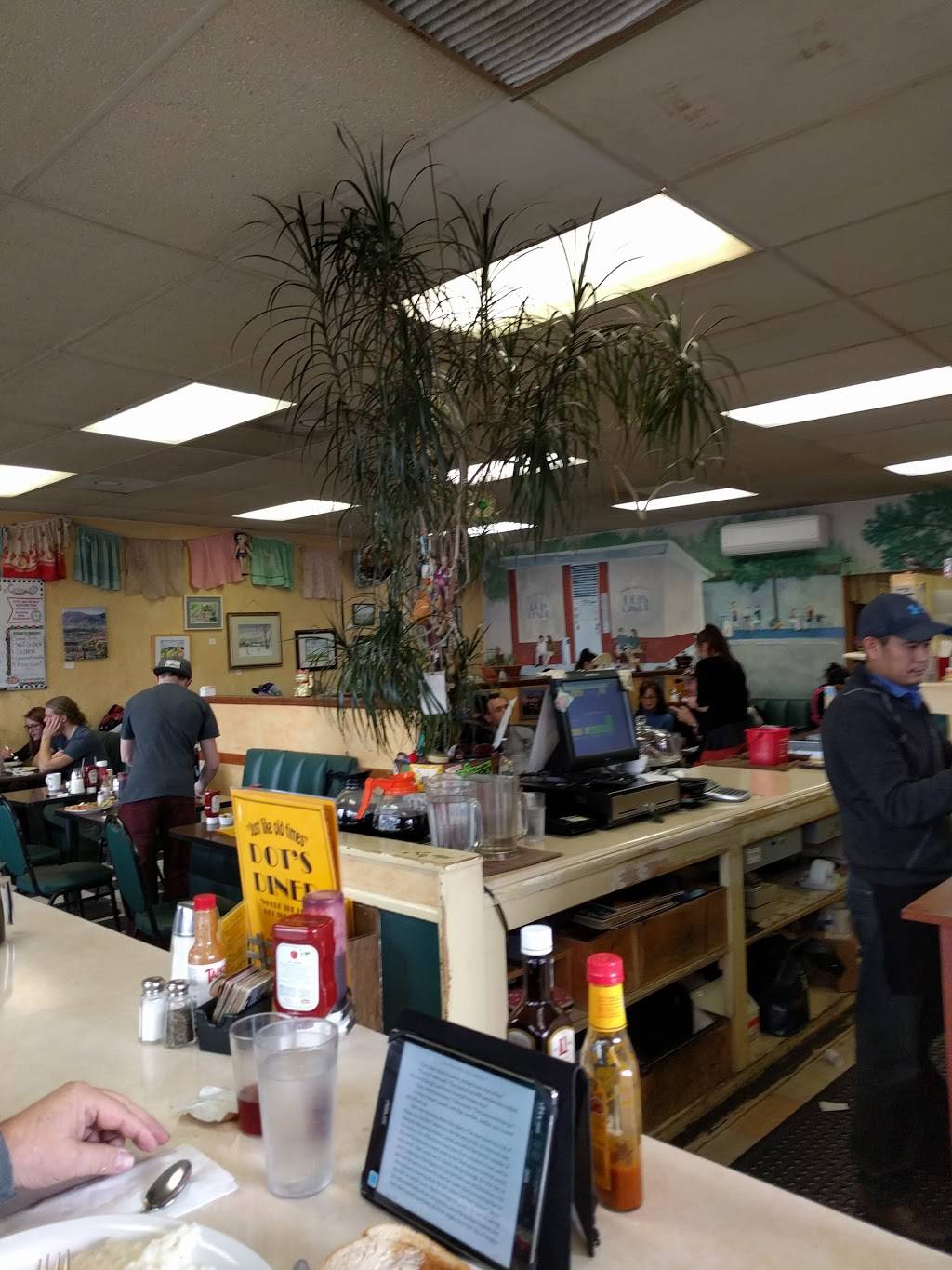 Dots Diner | restaurant | 2716 28th St, Boulder, CO 80301, USA | 3034491323 OR +1 303-449-1323