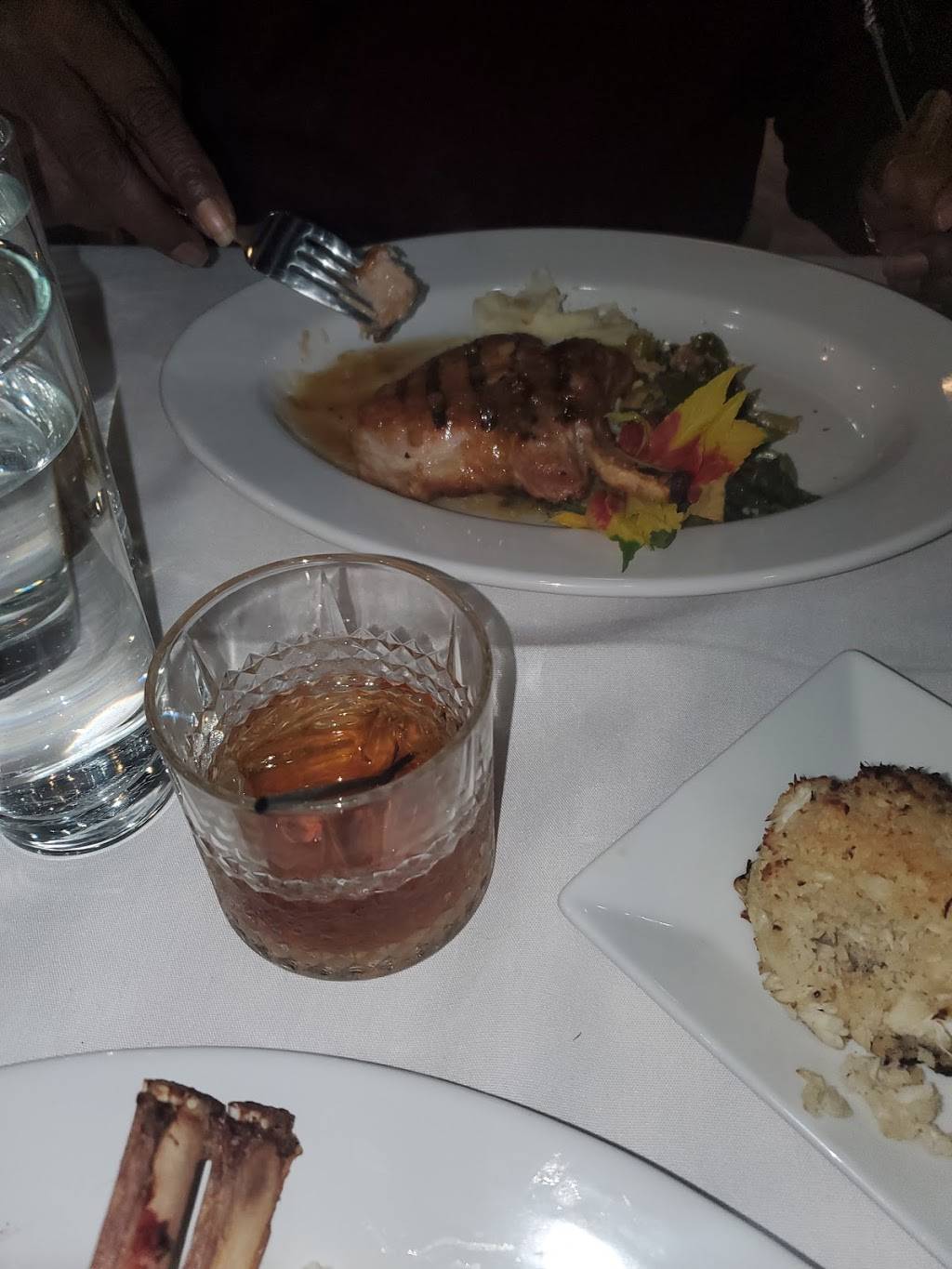 BROTHERS | restaurant | 200 E Plume St, Norfolk, VA 23510, USA | 7579372789 OR +1 757-937-2789