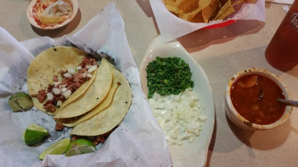 Sombreros Bar & Grill | restaurant | 405 US-79, Henderson, TX 75652, USA | 9033928227 OR +1 903-392-8227