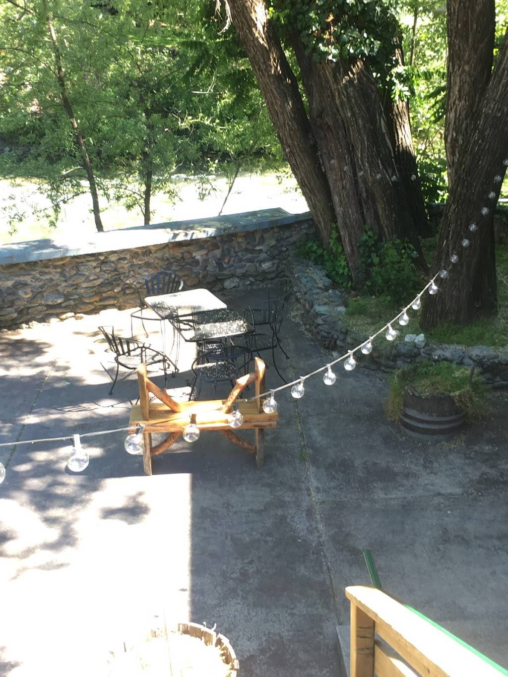 Sabrinas at the Forks: Mountain Marketplace | restaurant | 308 Main St, Alleghany, CA 95910, USA | 5302890155 OR +1 530-289-0155