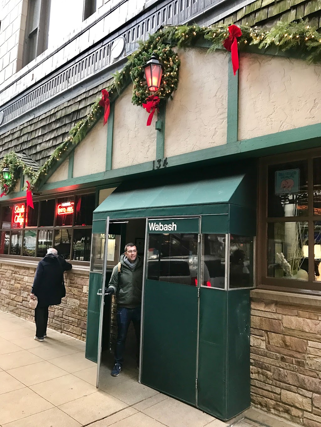 Millers Pub | restaurant | 134 S Wabash Ave, Chicago, IL 60603, USA | 3122634988 OR +1 312-263-4988