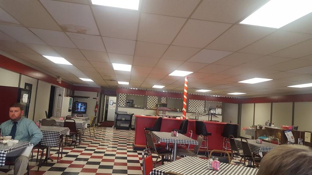 Pats Kountry Diner | restaurant | 1764 Main St, Lebanon, VA 24266, USA | 2768893232 OR +1 276-889-3232