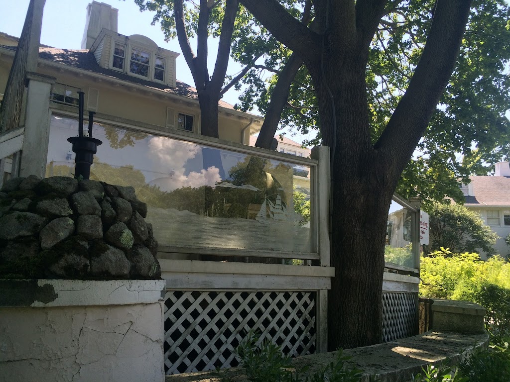 Lighthouse Inn | restaurant | 6 W Guthrie Pl, New London, CT 06320, USA | 8607097883 OR +1 860-709-7883