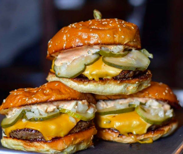 Chomp Kitchen and Drinks | restaurant | 117 Ives St, Providence, RI 02906, USA | 4015377556 OR +1 401-537-7556