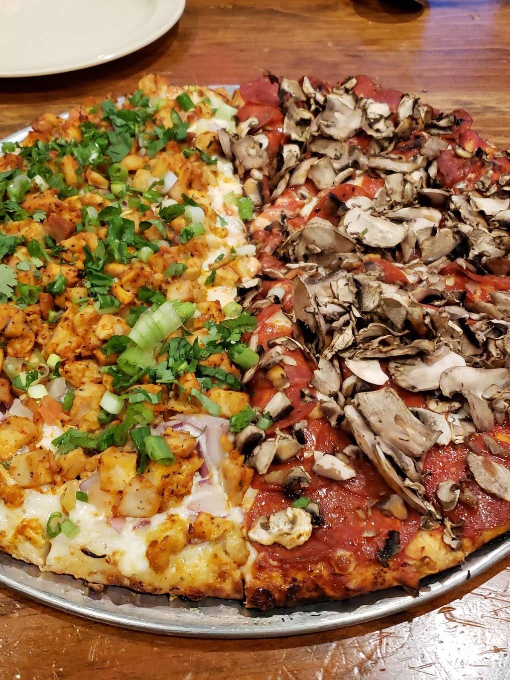 Tandoori Pizza | restaurant | 1920 W 11th St, Tracy, CA 95376, USA | 2098345560 OR +1 209-834-5560