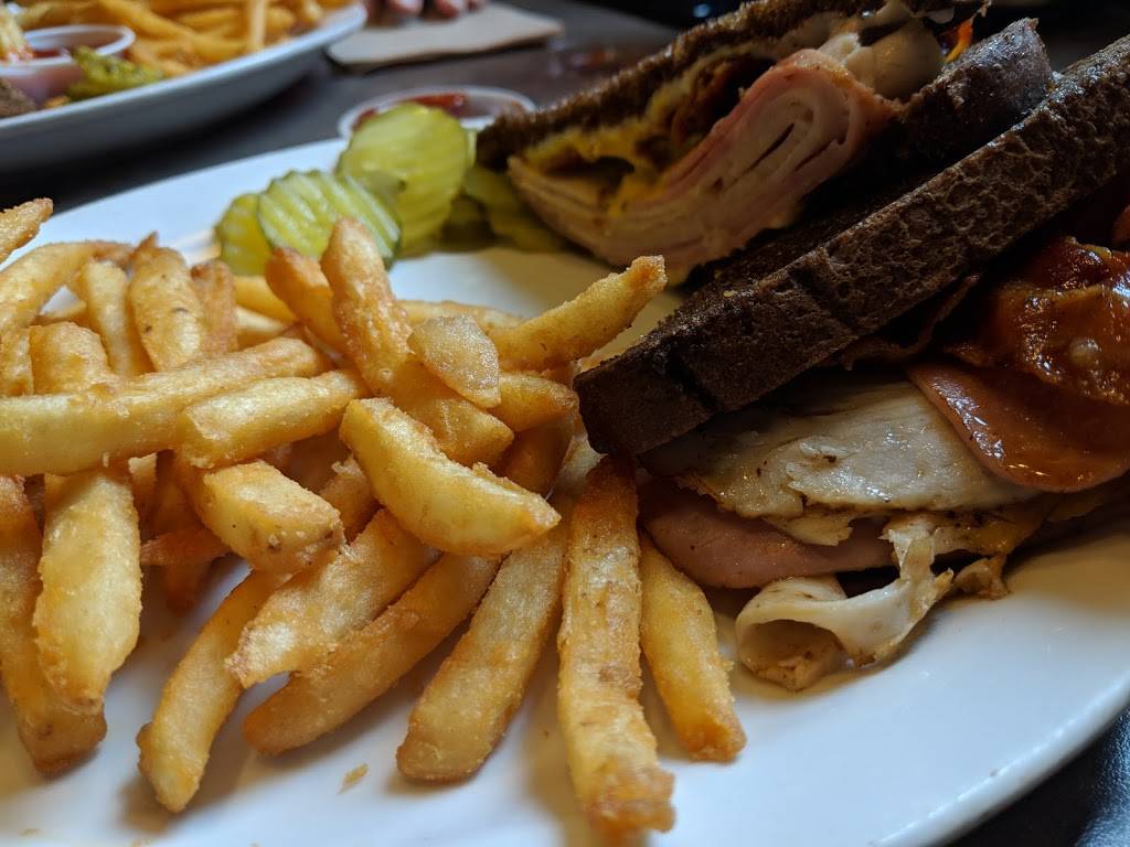 The Brothers Three | restaurant | 1302 Marinette Ave, Marinette, WI 54143, USA | 7157359054 OR +1 715-735-9054