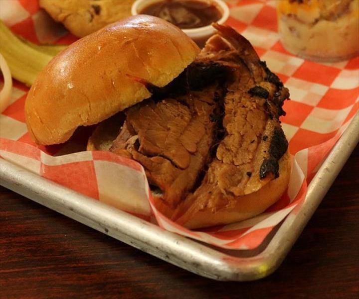 Barbecue Pit | restaurant | 311 E Clairemont Ave, Eau Claire, WI 54701, USA | 7155141642 OR +1 715-514-1642