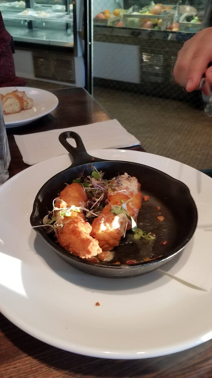 Roxy’s Diner Bar & Grill | restaurant | 25 S Regent St, Port Chester, NY 10573, USA | 9149397699 OR +1 914-939-7699