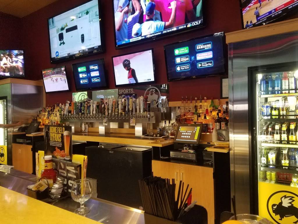Buffalo Wild Wings | restaurant | 1120 Hotel Dr, Defiance, OH 43512, USA | 4197849464 OR +1 419-784-9464