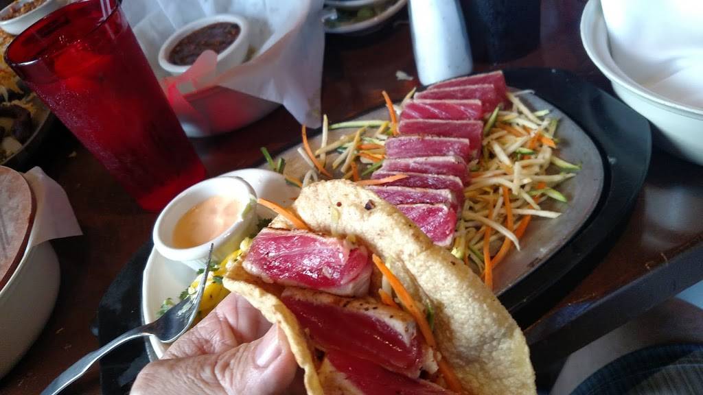 Uncle Julios Mexican From Scratch | restaurant | Hawthorn Center, 850 N Milwaukee Ave, Vernon Hills, IL 60061, USA | 2245130300 OR +1 224-513-0300