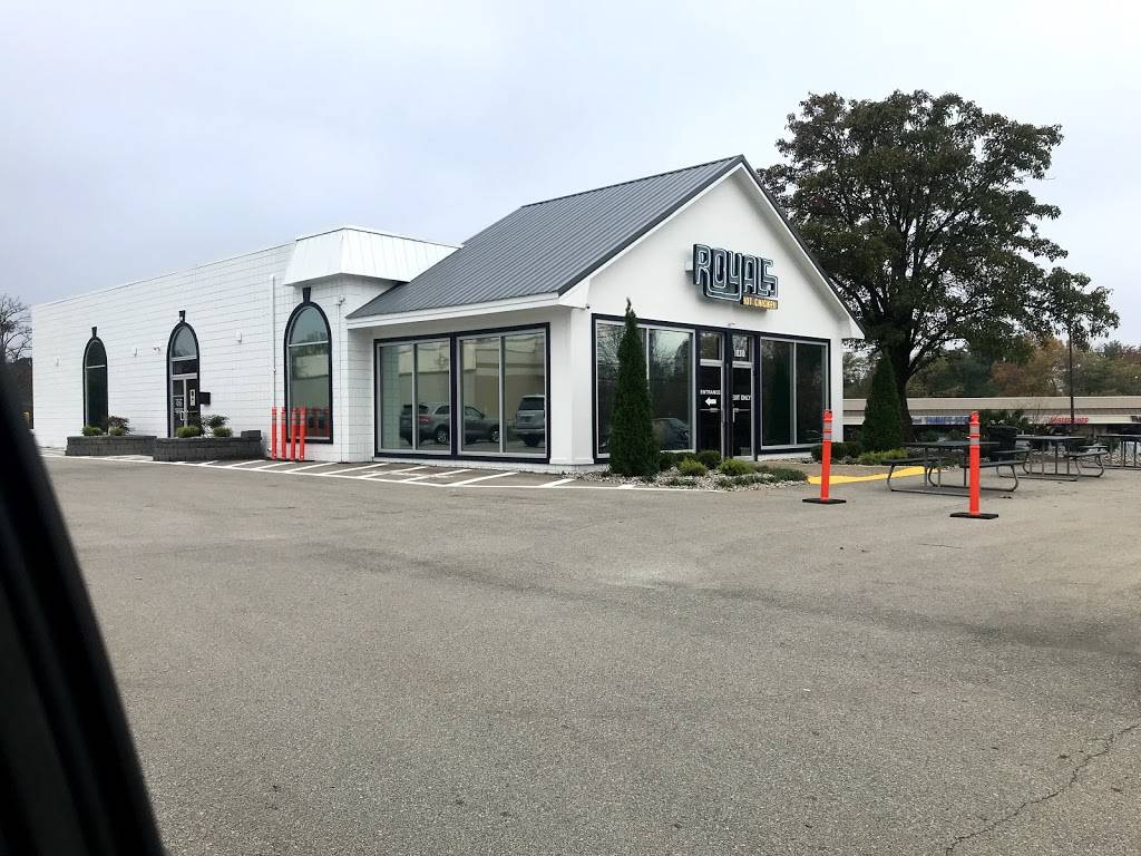 Royals Hot Chicken | restaurant | 10310 Shelbyville Rd, Louisville, KY 40223, USA | 5022427200 OR +1 502-242-7200