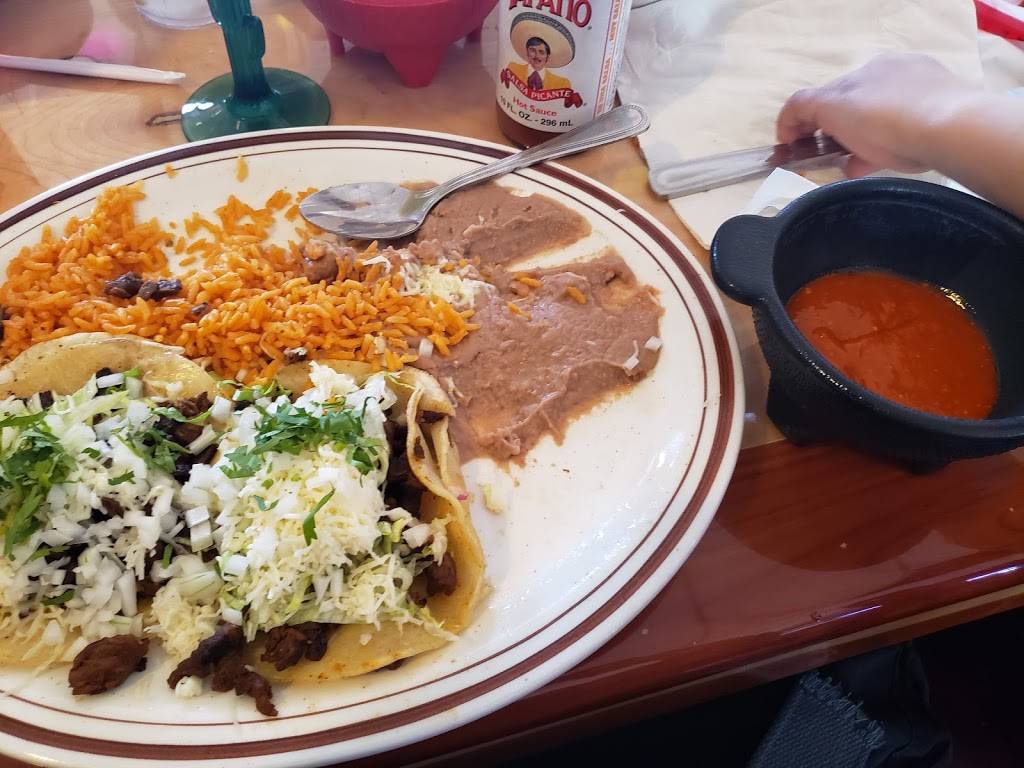 Hacienda Jalisco Mexican Restaurant | restaurant | 2105 E Main St, Galesburg, IL 61401, USA | 3093442957 OR +1 309-344-2957