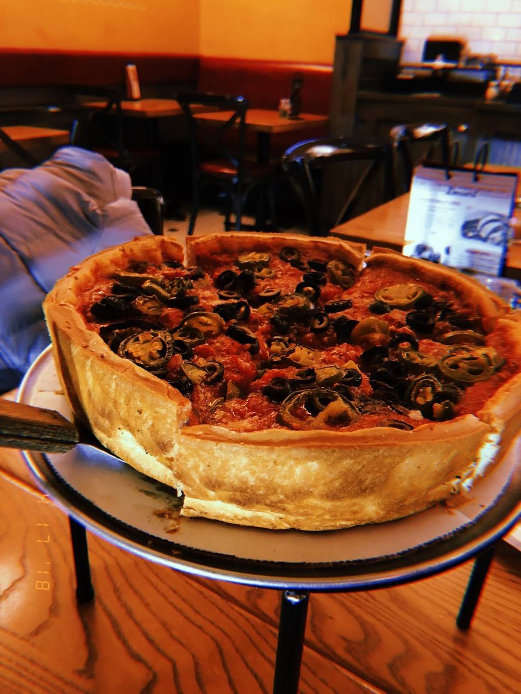 Giordanos | restaurant | 2855 N Milwaukee Ave, Chicago, IL 60618, USA | 7738624200 OR +1 773-862-4200