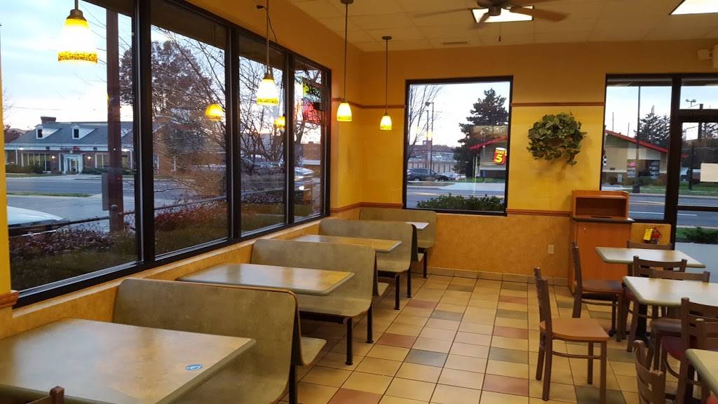 Subway | restaurant | 1939 State Rd, Cuyahoga Falls, OH 44223, USA | 3309225655 OR +1 330-922-5655