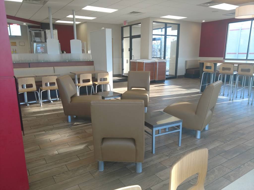 Wendys | restaurant | 822 Charlevoix Ave, Petoskey, MI 49770, USA | 2313485118 OR +1 231-348-5118