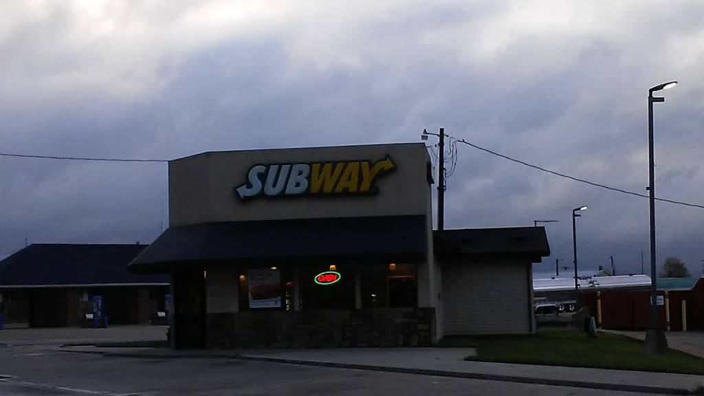 Subway | meal takeaway | 1303 Spur Dr, Marshfield, MO 65706, USA | 4174687270 OR +1 417-468-7270