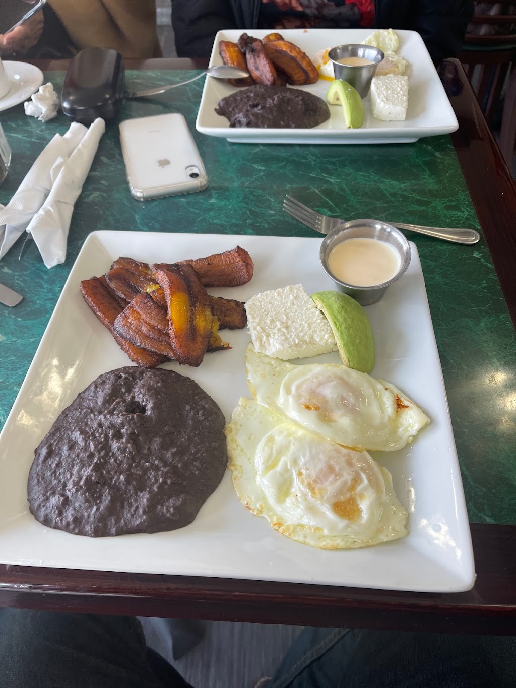 El Rinconcito Salvadoreño de Kansas City | restaurant | 4741 Parallel Pkwy, Kansas City, KS 66104, USA | 9134002112 OR +1 913-400-2112