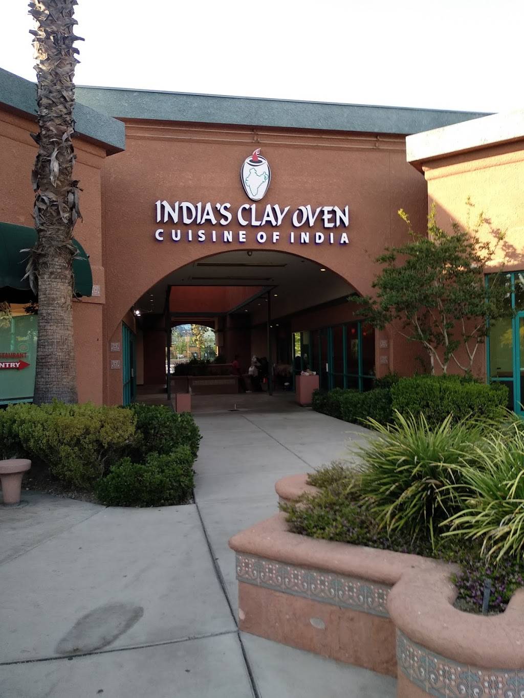 India Clay Oven | restaurant | 228 W Hospitality Ln, San Bernardino, CA 92408, USA | 9098900090 OR +1 909-890-0090